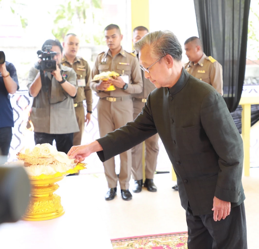 'ในหลวง' โปรดเกล้าฯ พระราชทานเพลิงศพ 'วีระ ลักษณวิศิษฏ์'