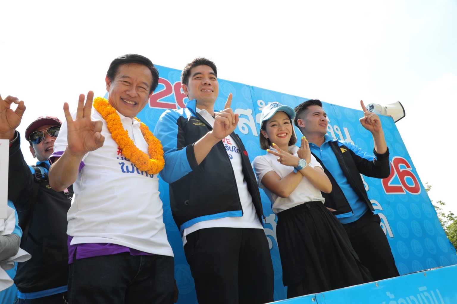 ‘มาดามเดียร์’ อ้อนคนกทม.เลือก ‘ประชาธิปัตย์’ ยกแพ็ค