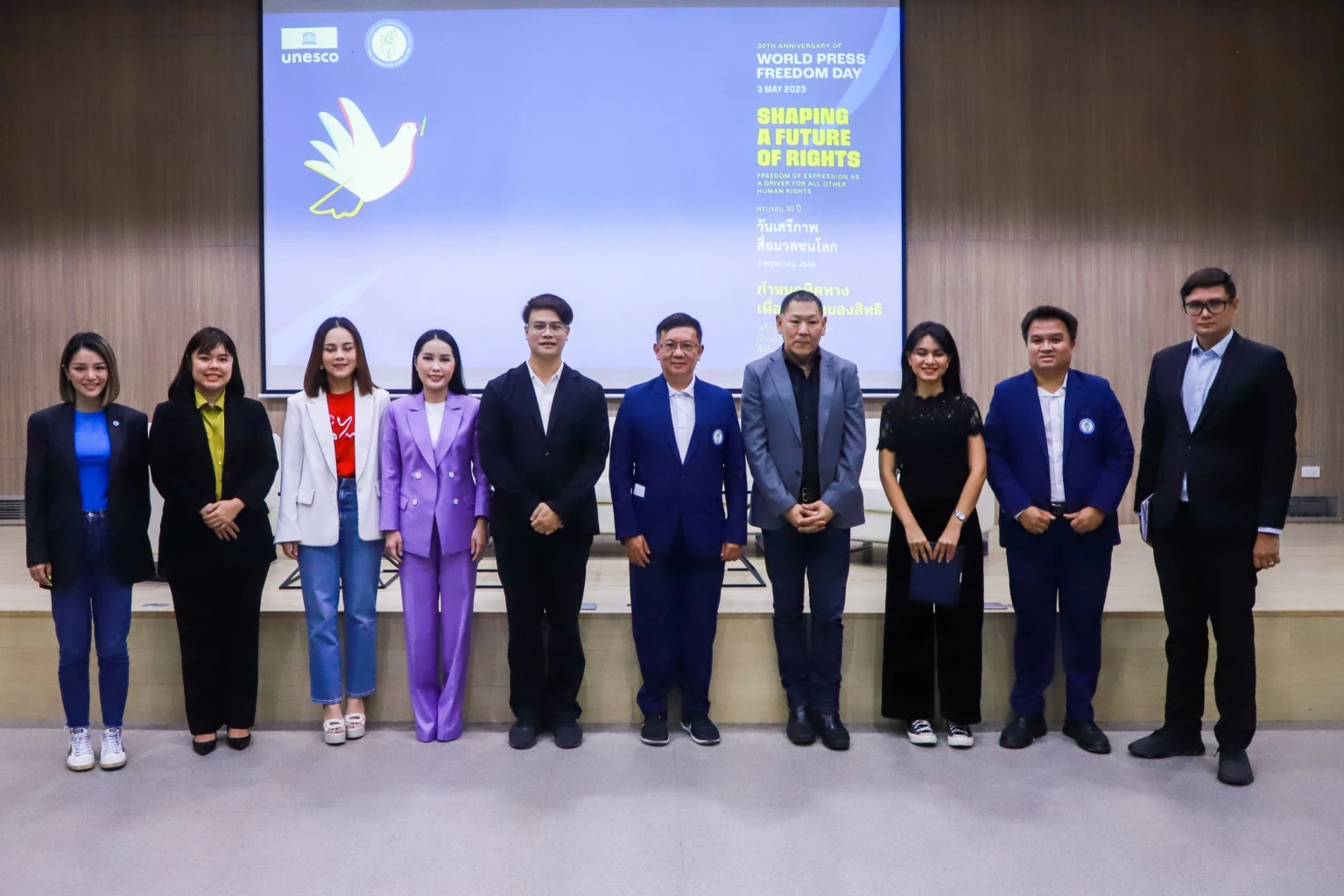 แกนนำองค์กรสื่อ ร่วมเวที สิทธิเสรีภาพสื่อมวลชนในมุมมองพรรคการเมืองไทย เนื่องในวันเสรีภาพสื่อ