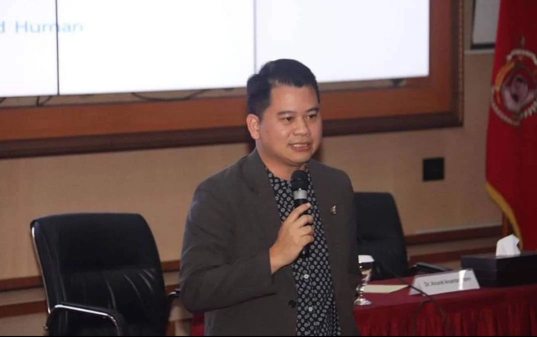 ผศ.ดร.วันวิชิต บุญโปร่ง อาจารย์ประจำคณะรัฐศาสตร์ มหาวิทยาลัยรังสิต