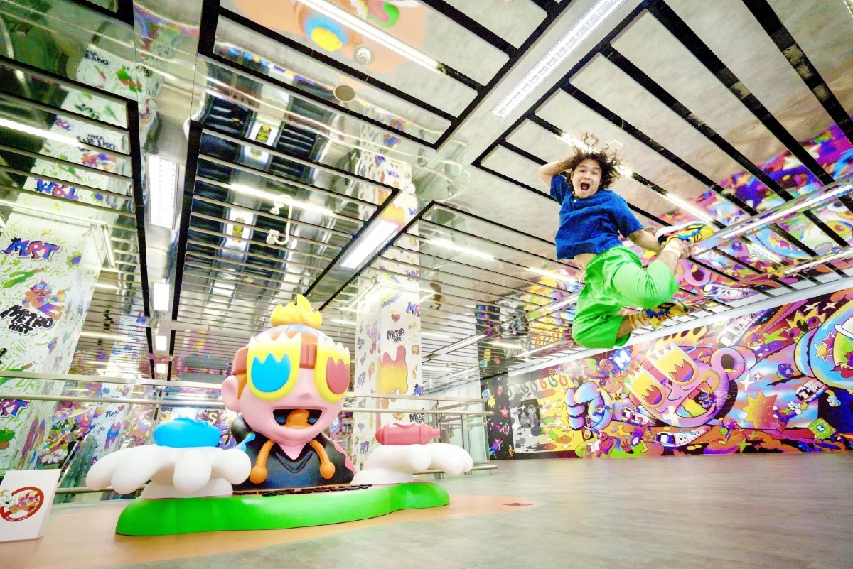 ‘ตุ๊-พลอย’ 2 ศิลปินรุ่นใหม่ โชว์งานศิลปะใจกลางเมือง ในเมโทร อาร์ต ซีรีส์ 2