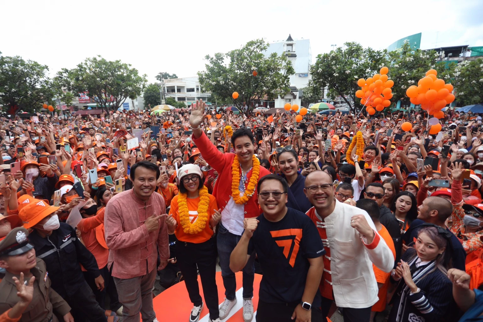 'พิธา' ปลุกความเชื่อมั่นชาวลำปาง ขอโอกาสให้นายกฯคนนี้รับใช้ท่าน