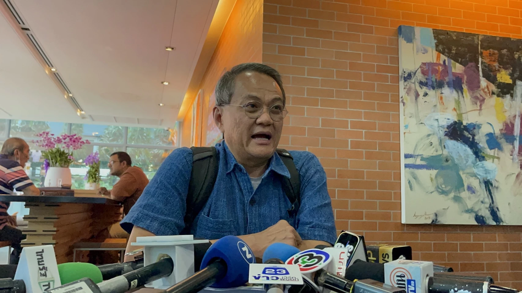 รศ.ธนพร ศรียากูล ผู้อำนวยการสถาบันวิเคราะห์การเมืองและนโยบาย