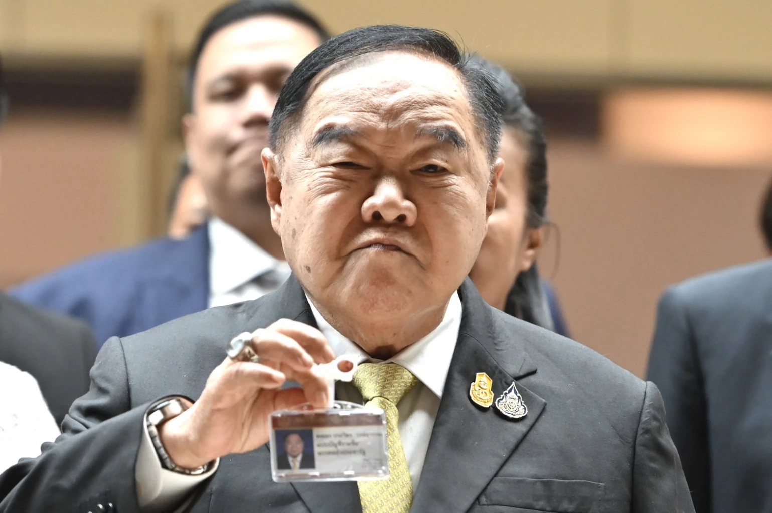 บิ๊กป้อม นำ 'พลังประชารัฐ'  เข้ารายงานตัว สส. ยอดวันแรก รวมทุกพรรค 31 คน