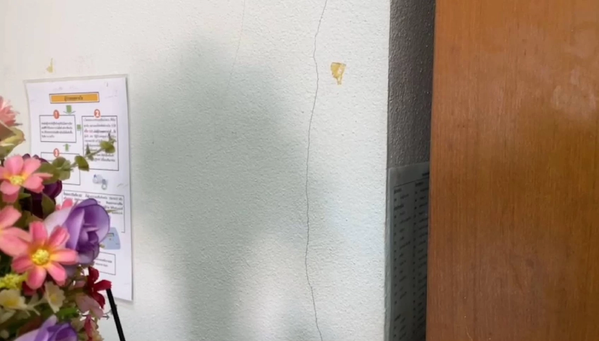 16 รอยร้าวในโรงพยาบาล