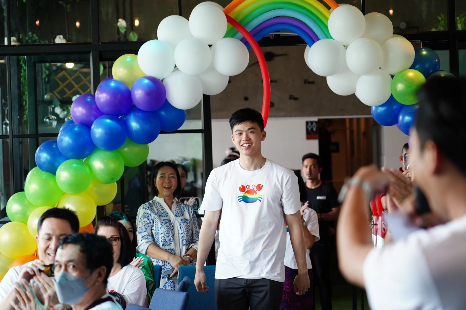 'อดีตนายกฯยิ่งลักษณ์' วีดีโอคอลขอบคุณแฟนคลับ สักวันหนึ่งเราคงจะได้เจอกัน