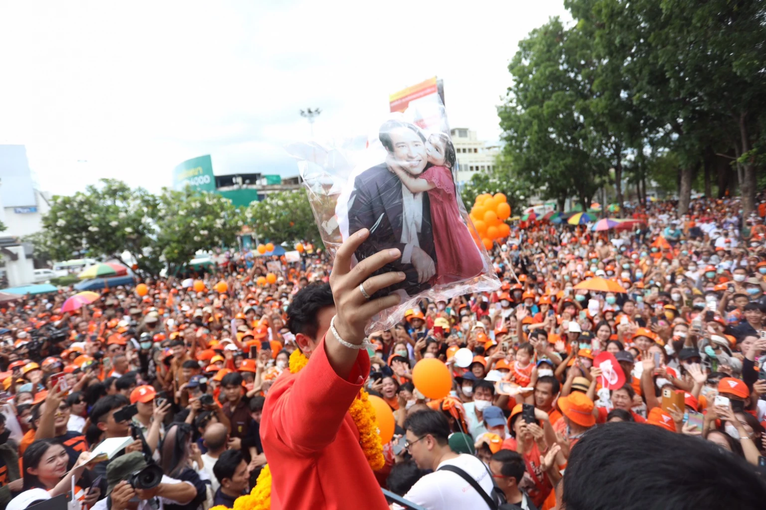 'พิธา' ปลุกความเชื่อมั่นชาวลำปาง ขอโอกาสให้นายกฯคนนี้รับใช้ท่าน