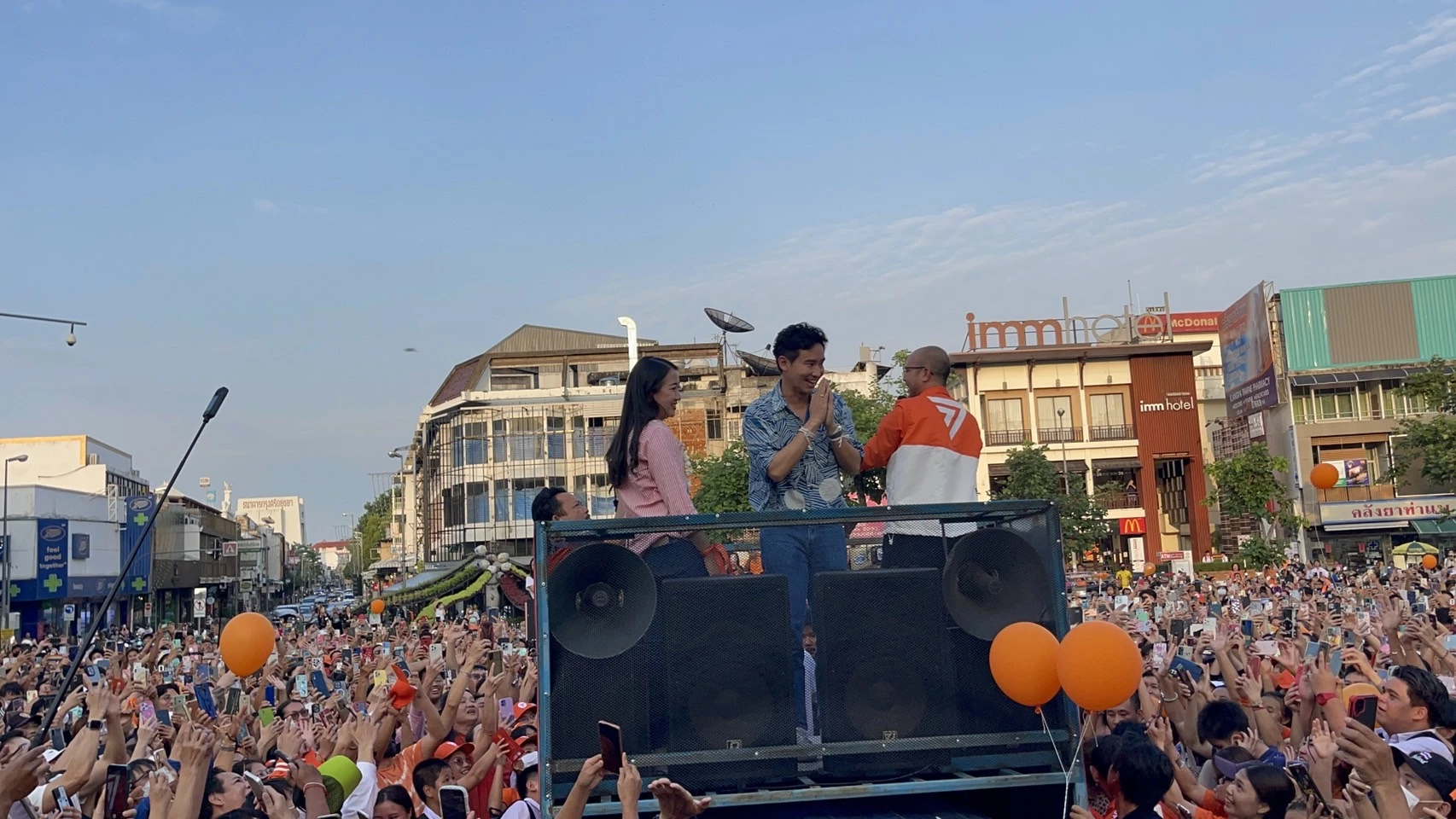 ว่าที่นายกฯแห่ง 'ก้าวไกล' ขอชาวเชียงใหม่จับมือไปข้างหน้า ได้เวลาสู่อนาคต