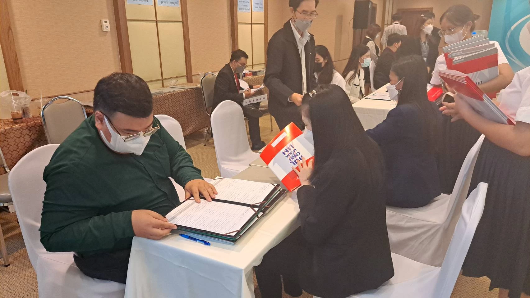 รับหนังสือรับรองสส. จากกต.