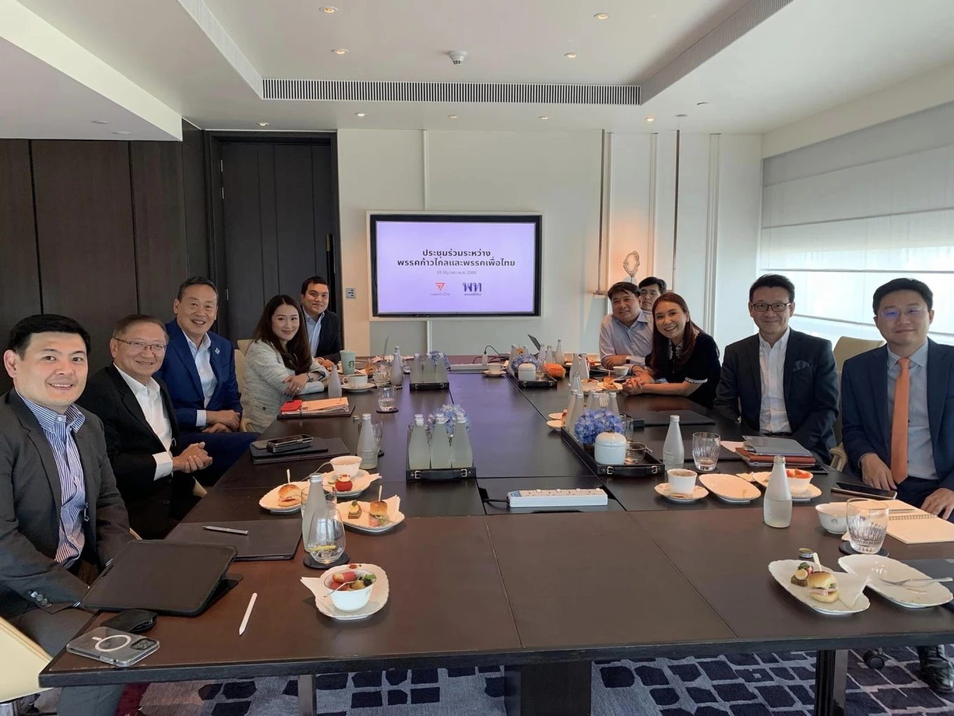 สยบข่าว 2 พรรคร้าว