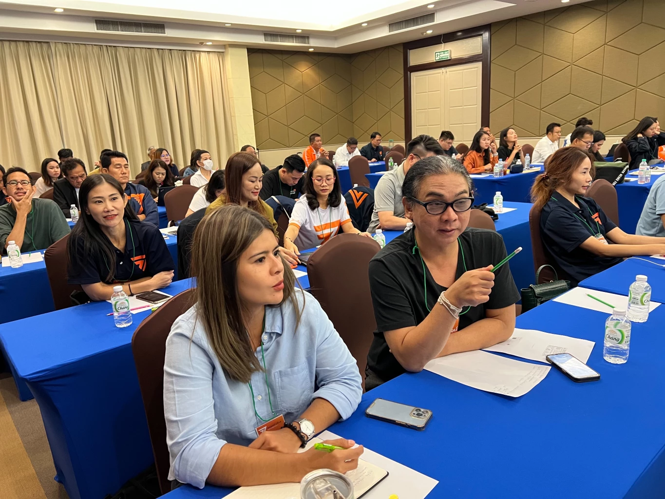 สัมมนา 'สส.พรรคก้าวไกล' เตือนอย่าทำตัวเหนือประชาชน -  รุกยกเลิกเกณฑ์ทหาร