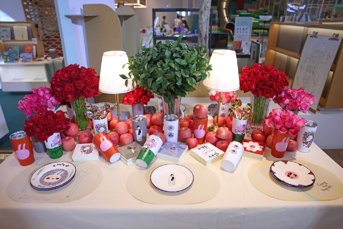 ของที่ระลึกการกุศลคอลเลคชั่นพิเศษ "กีฟวิ่ง แอนด์ แฮปปี้เนส" ปีที่ 8