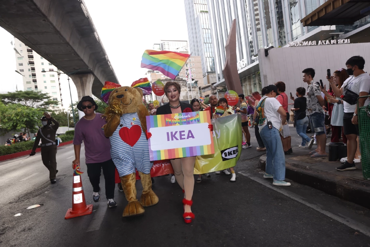 เปิดภาพชุดงาน 'ไพรด์พาเหรด' ส่งท้ายเดือนแห่งชาวสีรุ้งสวยงาม