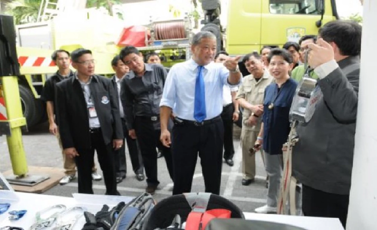 ม.ร.ว.สุขุมพันธุ์ บริพัตร ผู้ว่าราชการกรุงเทพมหานคร ในขณะนั้น