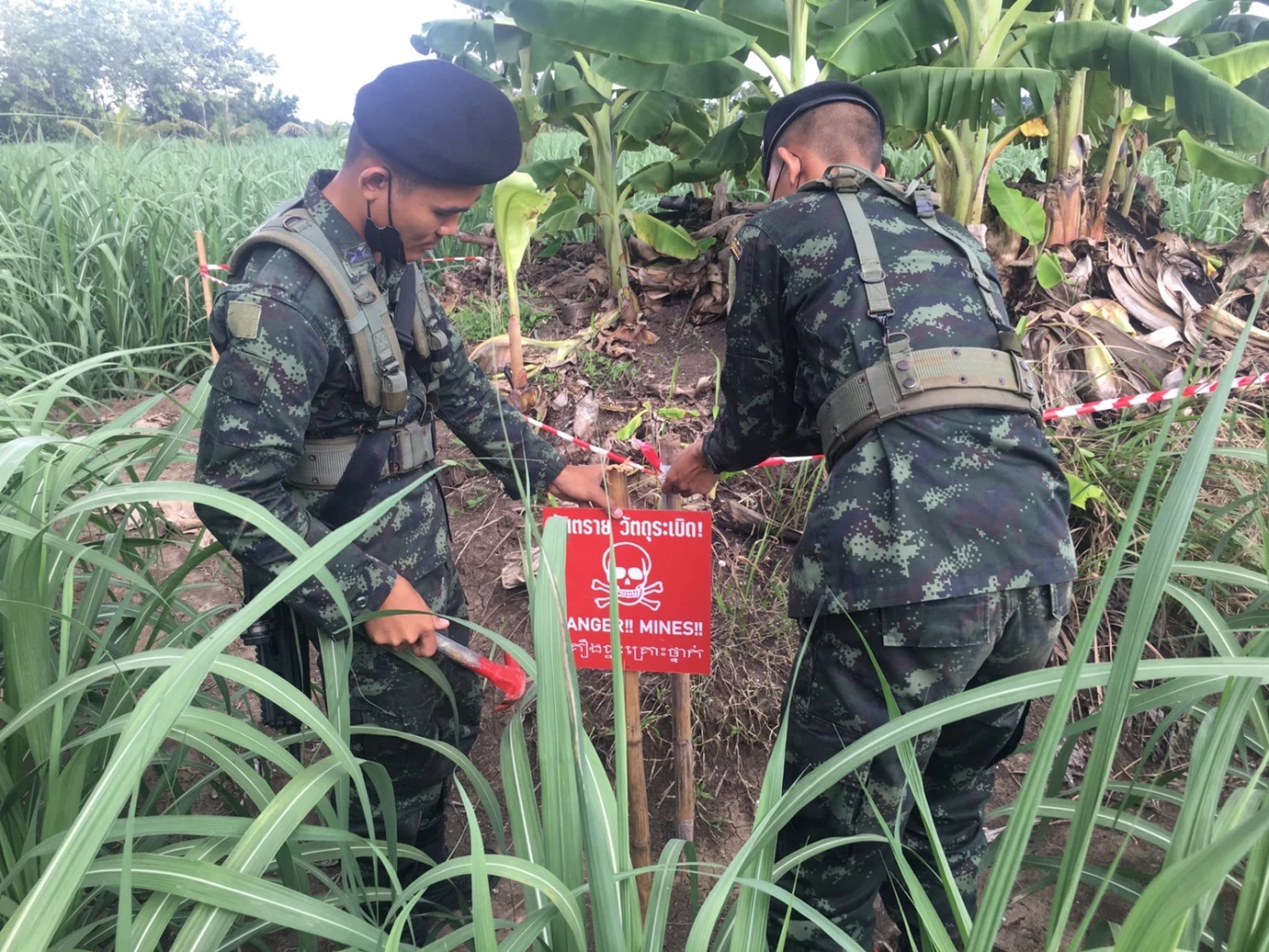 EOD เก็บกู้ทำลาย 'ทุ่นระเบิด' 3 ลูก ใกล้จุดคนไทยเหยียบขาขาด