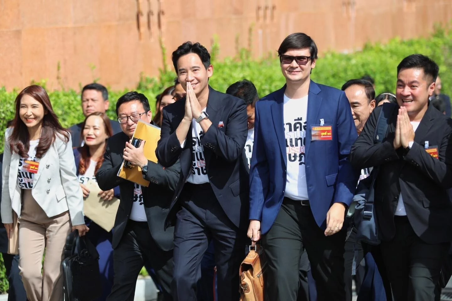 พิธา ลิ้มเจริญรัตน์ พร้อมสส.ก้าวไกล