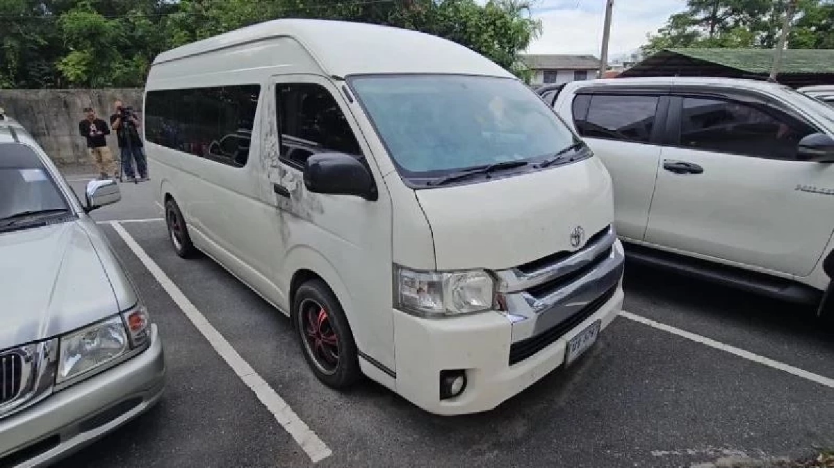 รถตู้ที่มารับทั้ง 5 คน จากบ้านก่อนหายตัวไปอย่างไร้ร่องรอย 