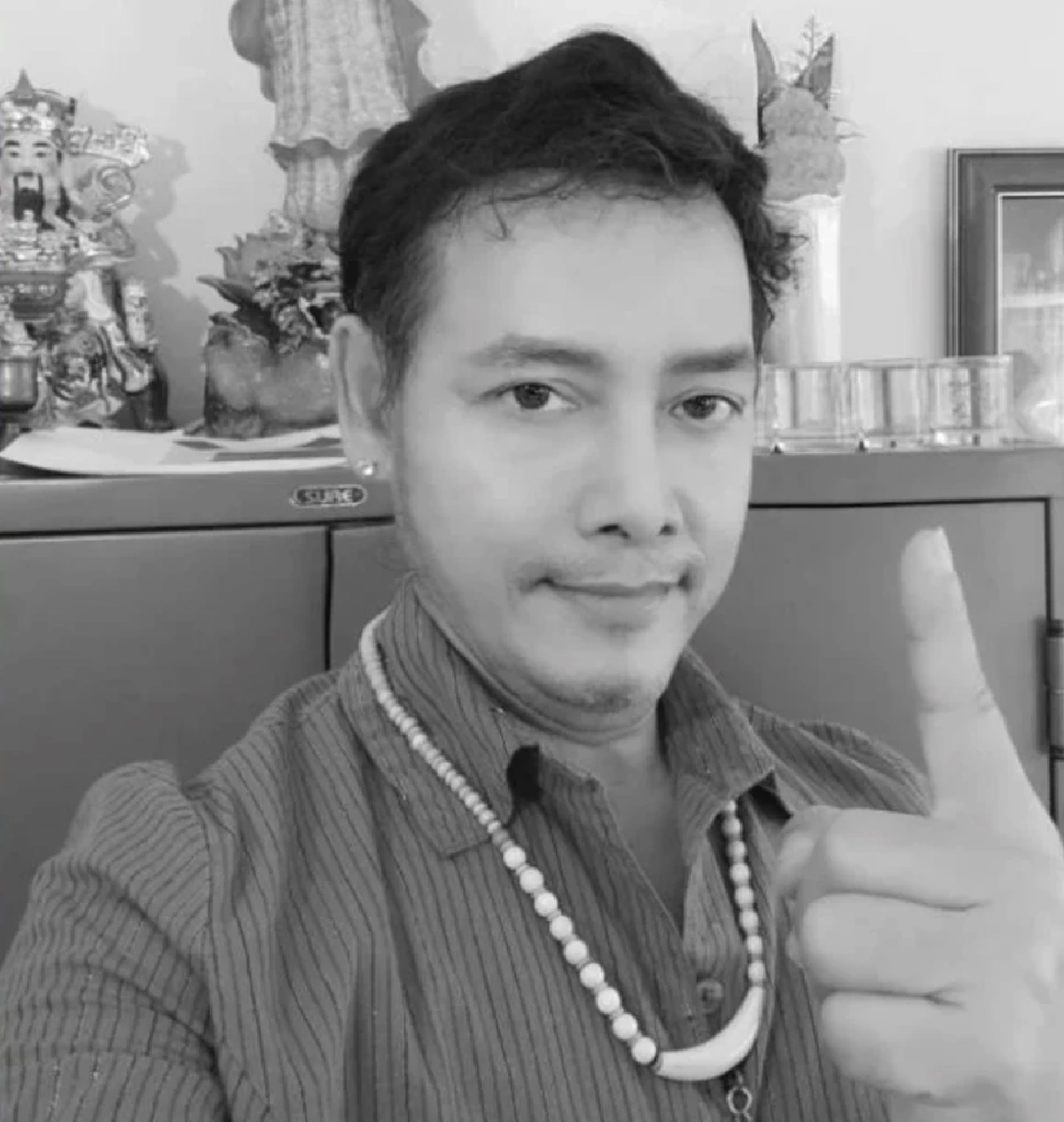 "สุดรัก อักษรทอง"