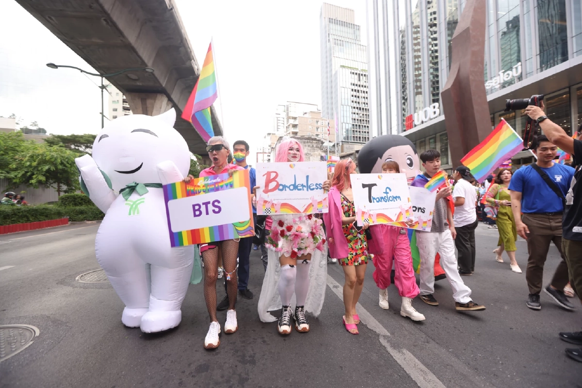 เปิดภาพชุดงาน 'ไพรด์พาเหรด' ส่งท้ายเดือนแห่งชาวสีรุ้งสวยงาม