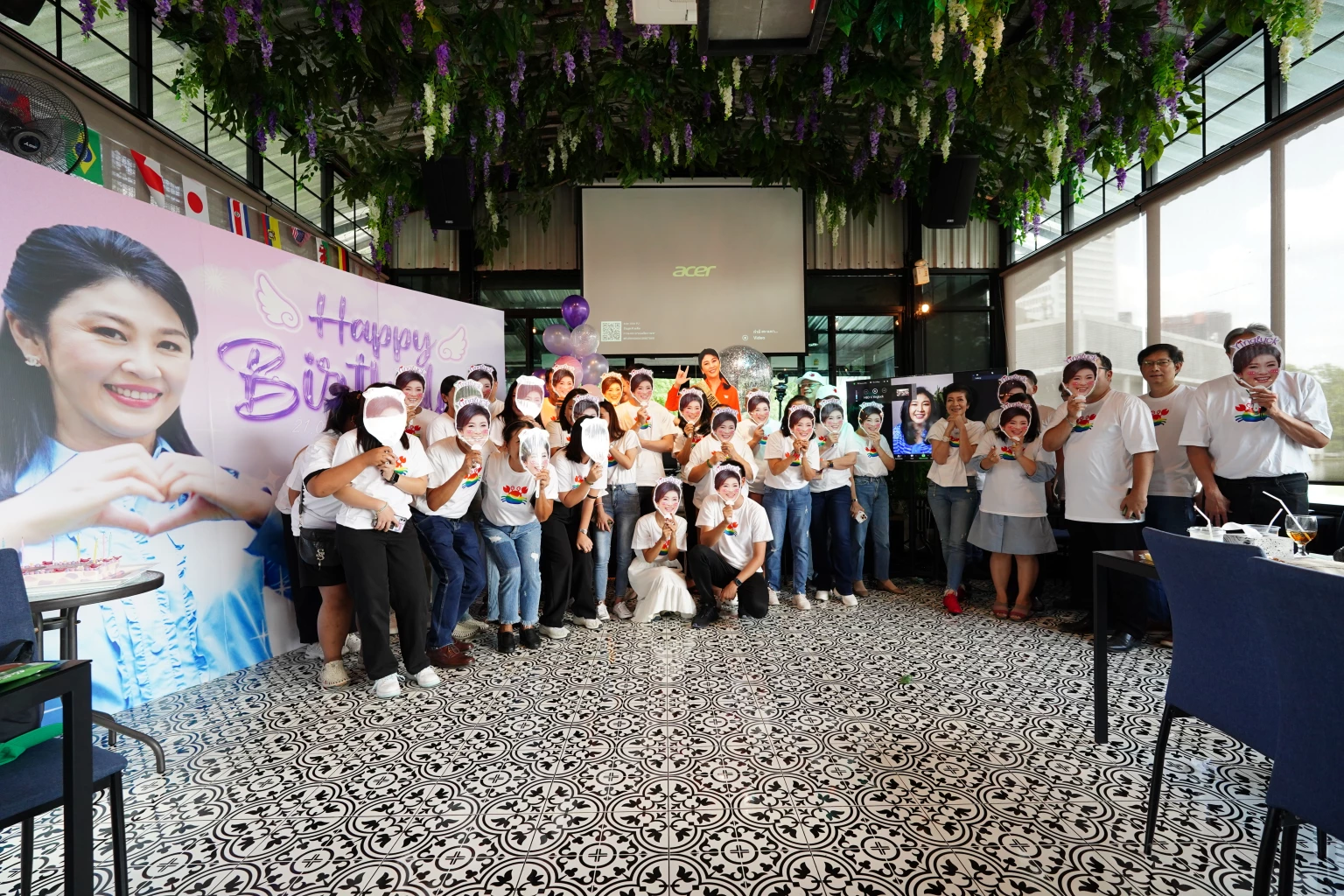 'อดีตนายกฯยิ่งลักษณ์' วีดีโอคอลขอบคุณแฟนคลับ สักวันหนึ่งเราคงจะได้เจอกัน