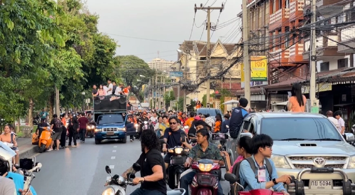 ว่าที่นายกฯแห่ง 'ก้าวไกล' ขอชาวเชียงใหม่จับมือไปข้างหน้า ได้เวลาสู่อนาคต