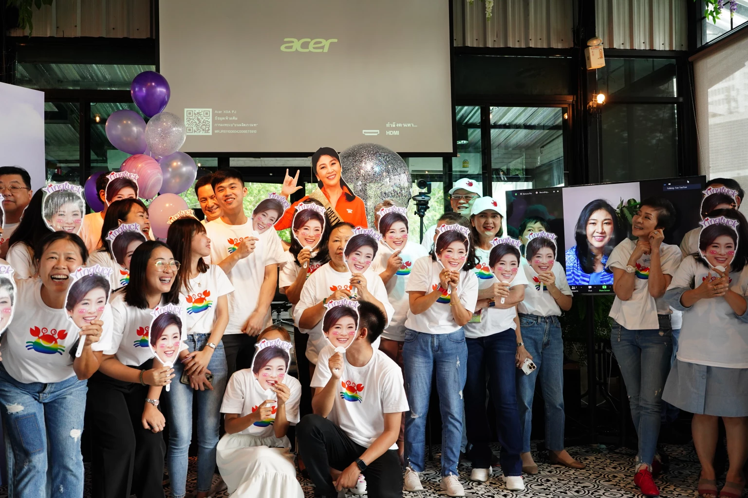 'อดีตนายกฯยิ่งลักษณ์' วีดีโอคอลขอบคุณแฟนคลับ สักวันหนึ่งเราคงจะได้เจอกัน