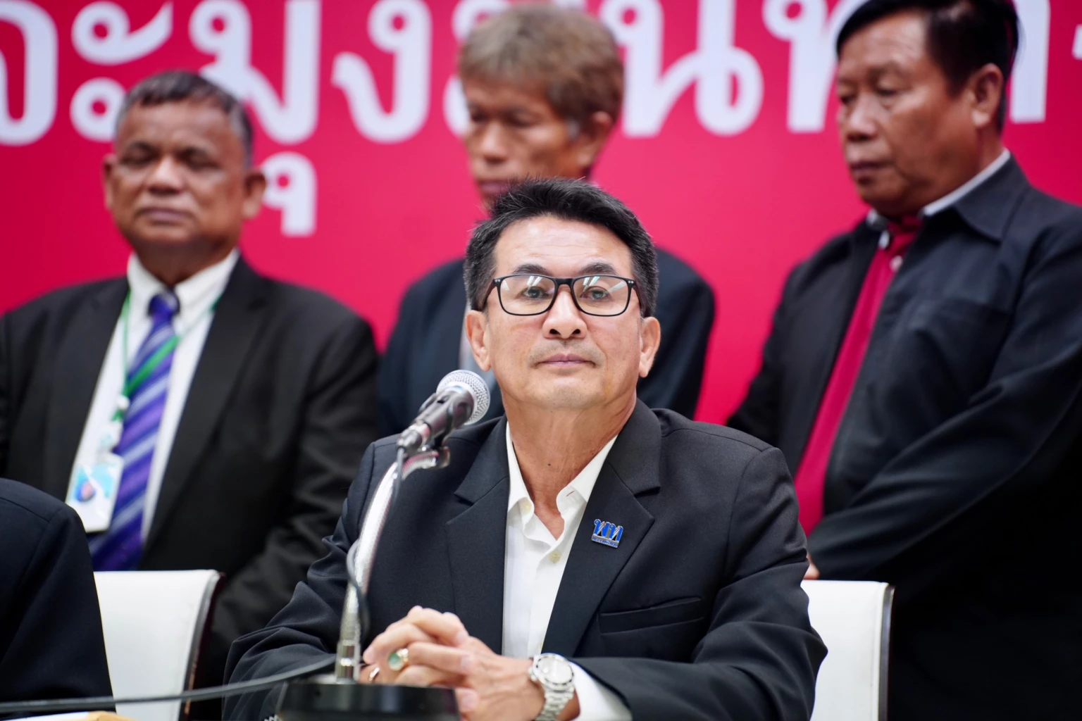 นพ.ชลน่าน ศรีแก้ว 