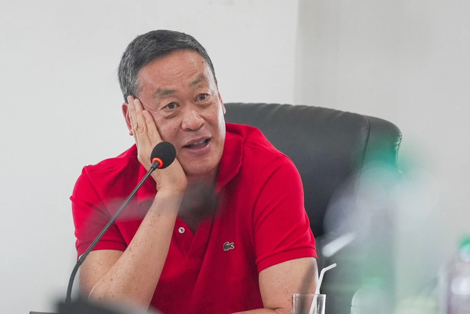 นายเศรษฐา ทวีสิน 