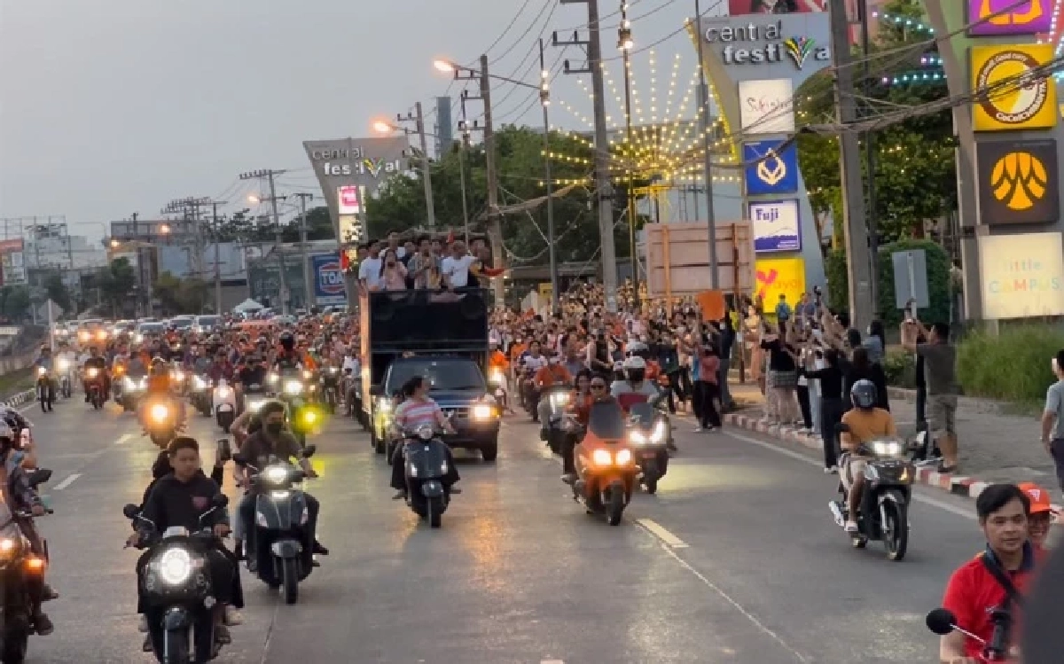 ว่าที่นายกฯแห่ง 'ก้าวไกล' ขอชาวเชียงใหม่จับมือไปข้างหน้า ได้เวลาสู่อนาคต