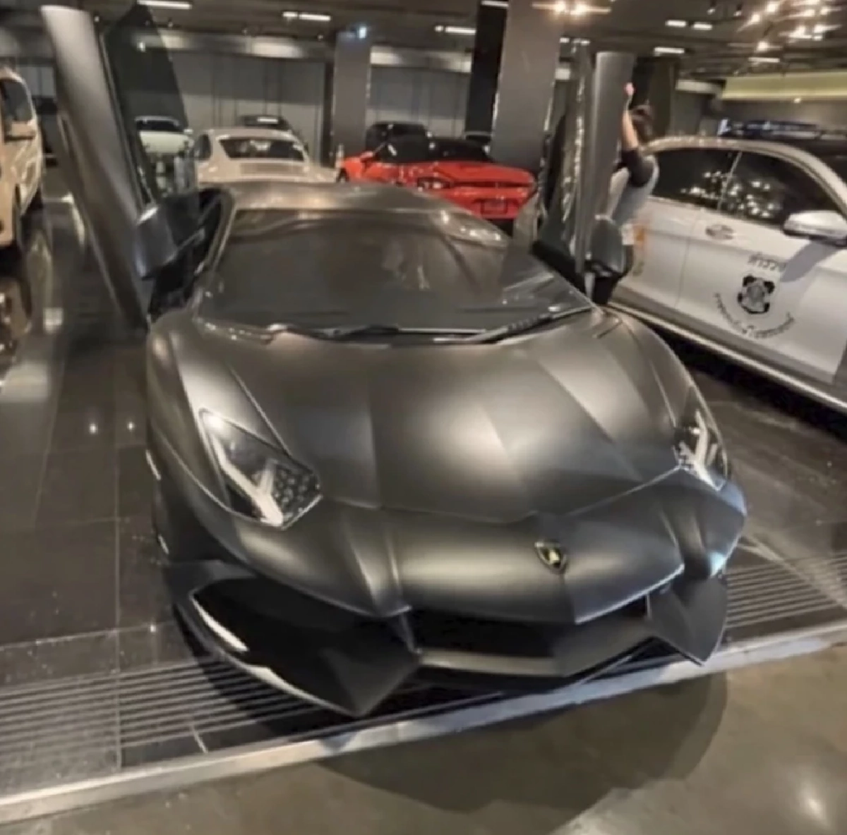 เปิดกรุไอเทมหรูของ 'ลิซ่า BLACKPINK' รวยระดับซุปตาร์เท่านั้นได้ครอบครอง