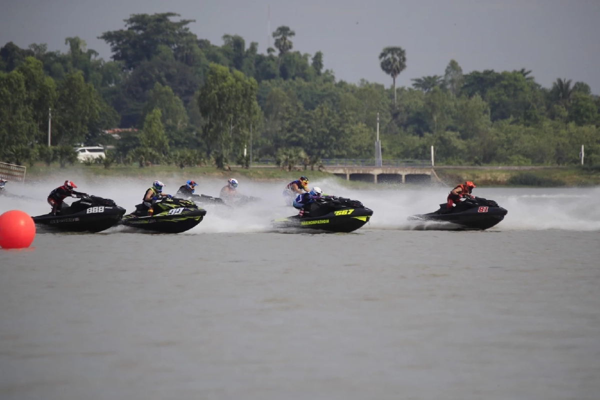 ธีระ เสร็จธุระ โชว์ฝีมือผู้นำสนาม  3  'วอเตอร์เจ็ต โปรทัวร์ 2023'   เรือนั่งอาชีพ
