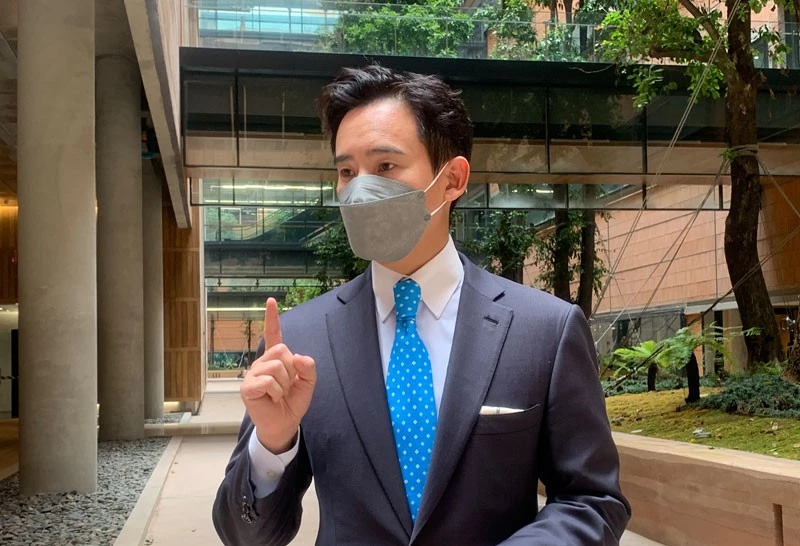 พิธา ลิ้มเจริญรัตน์ หัวหน้าพรรคก้าวไกล ติดโควิด-19 