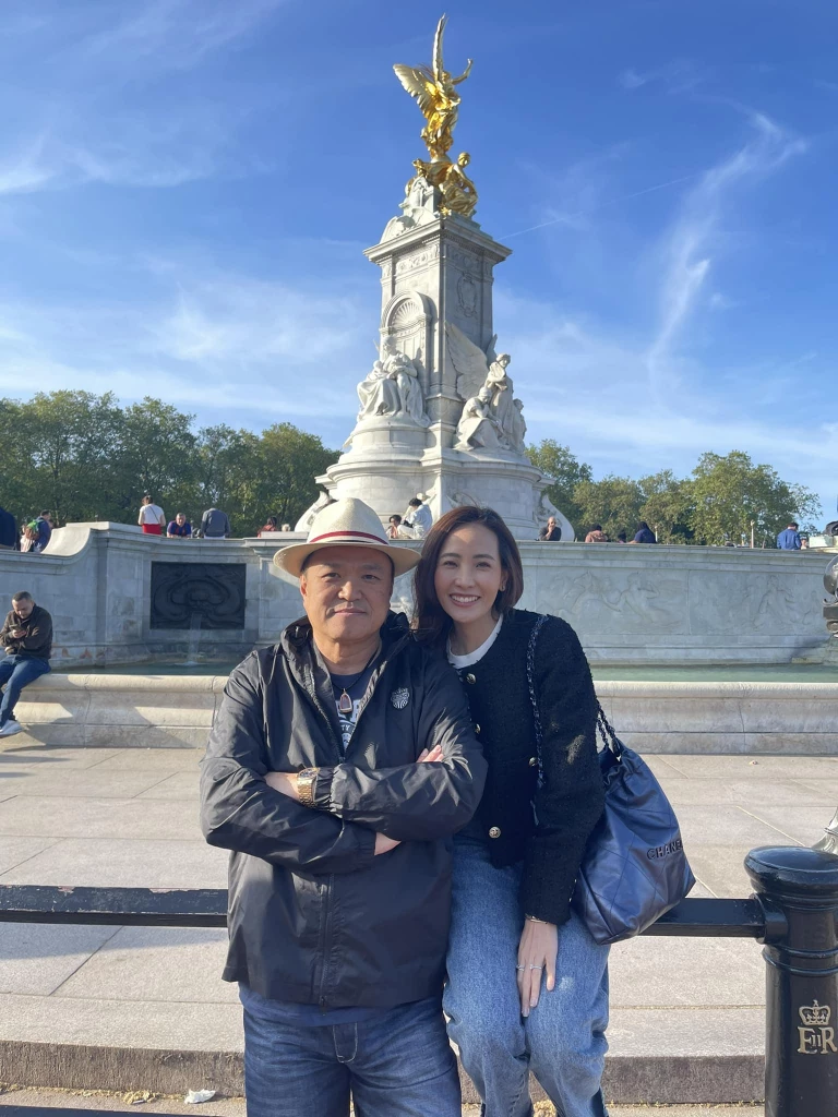 ภาพนายอนุทิน กับ น.ส.ธนนนท์ นิรามิษ (ที่มาภาพ เฟซบุ๊ก Anutin Charnvirakul เมื่อ 30 พฤษภาคม 66)