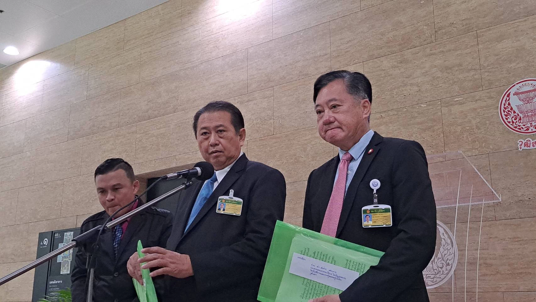 สอง สว.คนดัง เสรี และ สมชาย