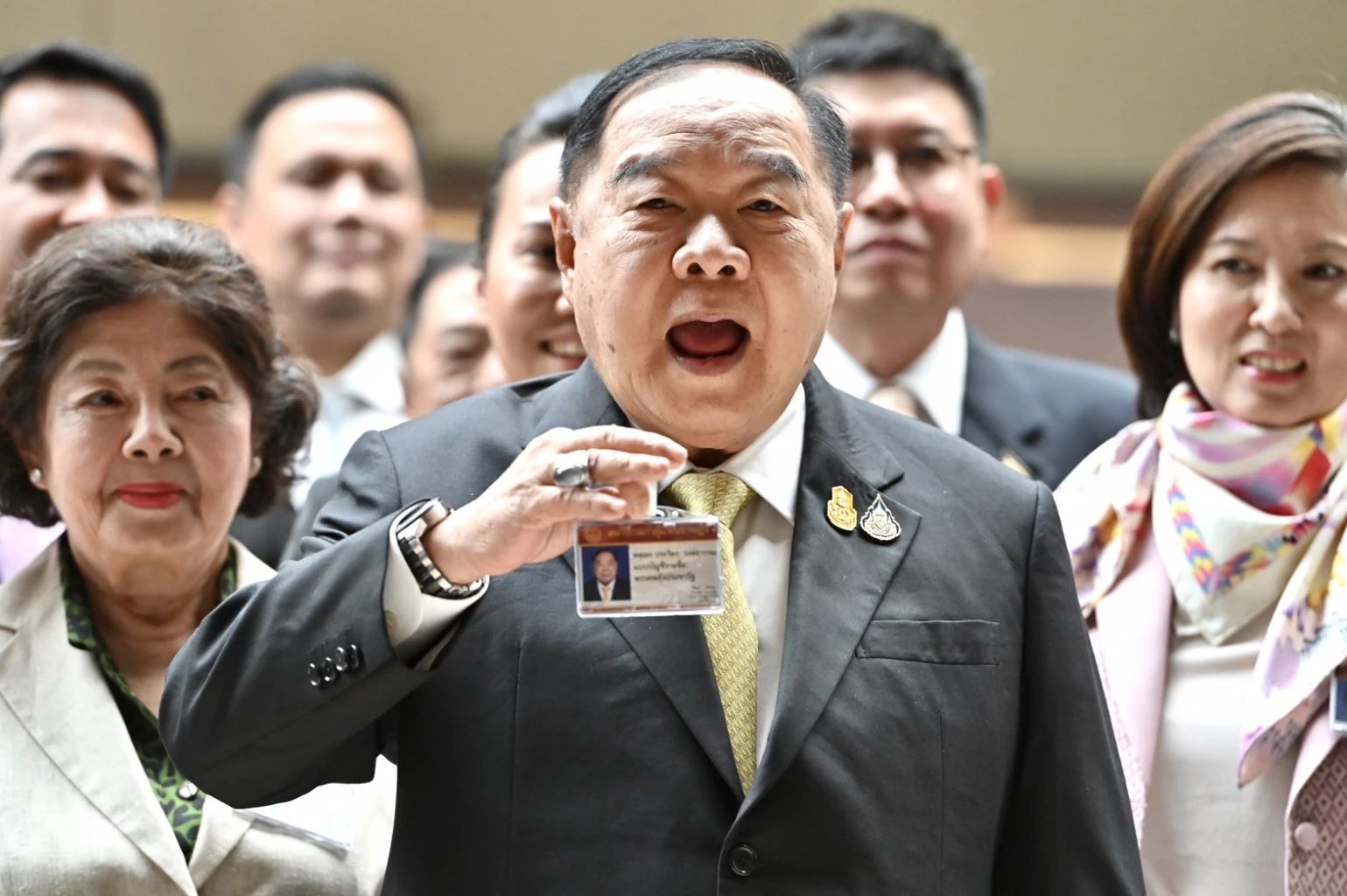 บิ๊กป้อม นำ 'พลังประชารัฐ'  เข้ารายงานตัว สส. ยอดวันแรก รวมทุกพรรค 31 คน