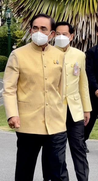 ‘พีระพันธ์’ โพสต์ซึ้ง จะอยู่เคียงข้าง ‘บิ๊กตู่’ จนวินาทีสุดท้าย