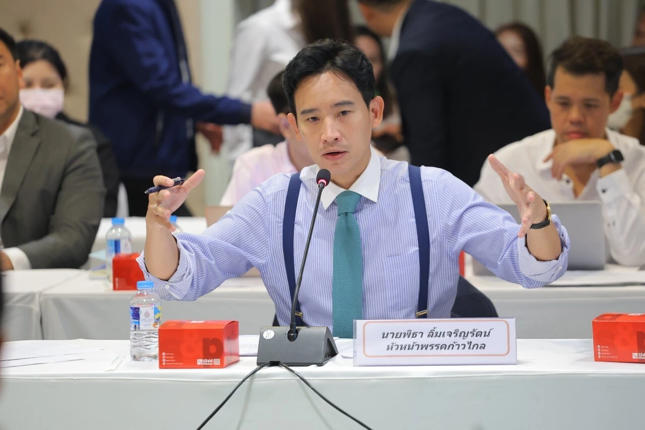 พิธา ลิ้มเจริญรัตน์ หัวหน้าพรรคก้าวไกล ว่าที่นายกรัฐมนตรีคนที่ 30 ของไทย