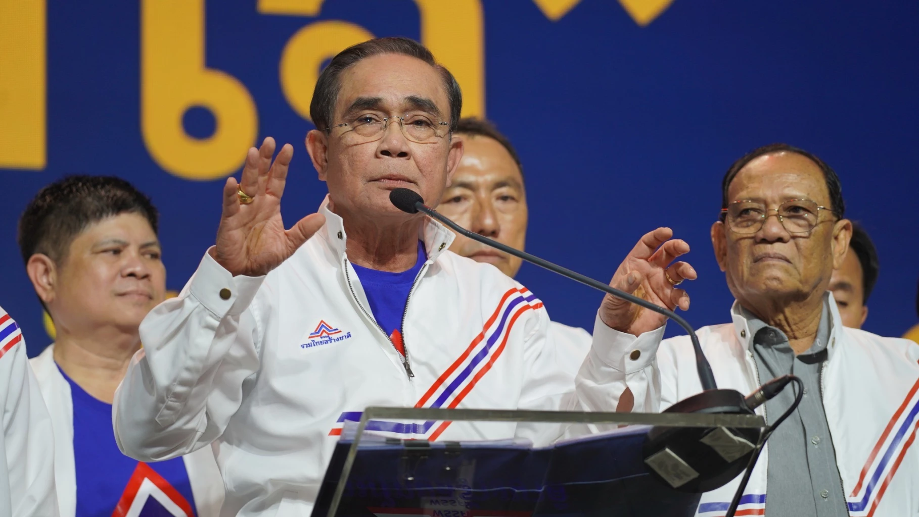 พล.อ.ประยุทธ์ จันทร์โอชา เมื่อครั้งขึ้นเวทีปราศรับหาเสียงเลือกตั้ง2566 ที่จ.นครราชสีมา