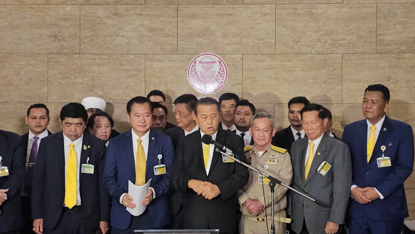 สว.เตรียมฟ้องคนโจมตีเสียหาย