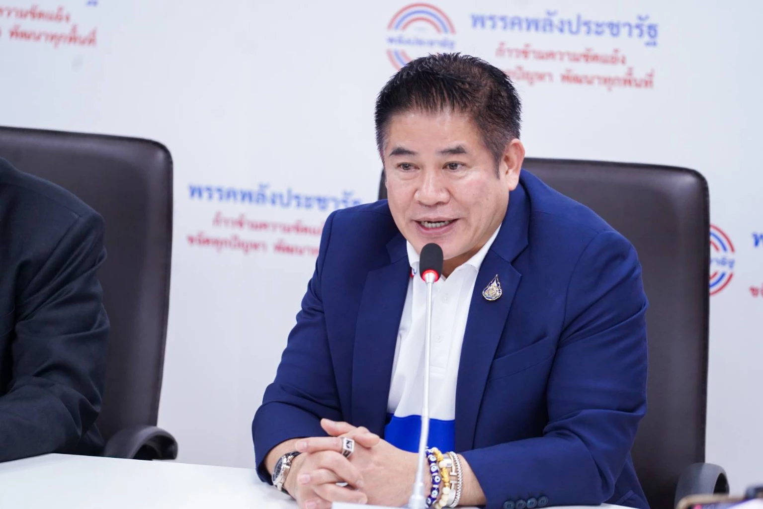 ร.อ.ธรรมนัส พรหมเผ่า สส.พะเยา  และประธานประสานงาน สส.พรรคพลังประชารัฐ 