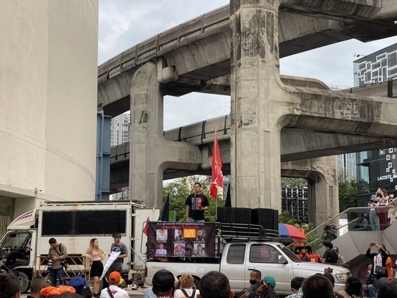 อานนท์ นำภา ปราศรัยปลุก 14 ล้านเสียง หนุน ก้าวไกล อย่ายอมแพ้ สว. 250  คน