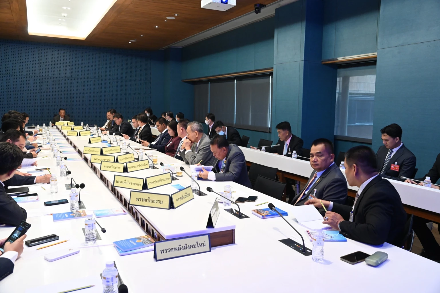 ประชุม 3 ฝ่าย ถกโหวตนายกรอบสอง