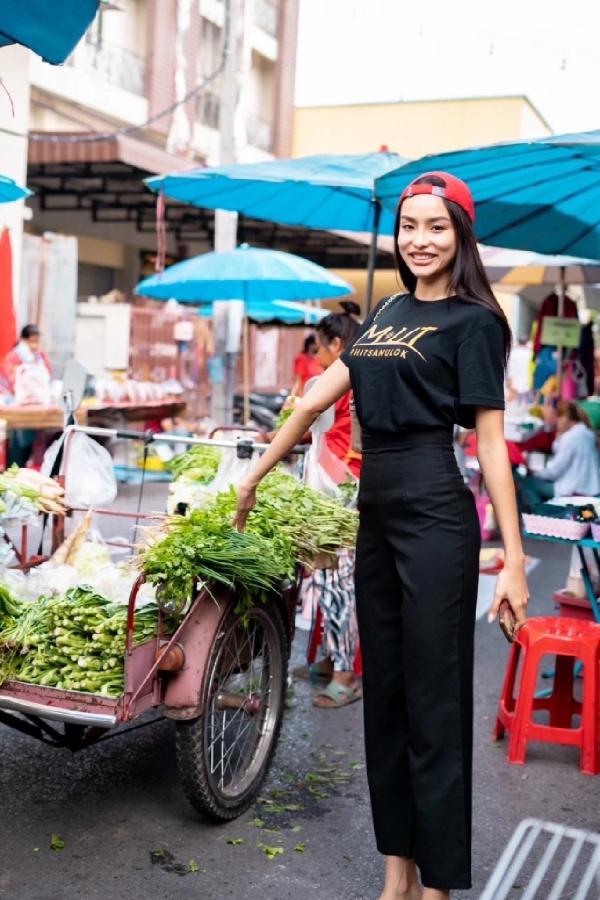 "กรองทอง จันทรสมโภช"