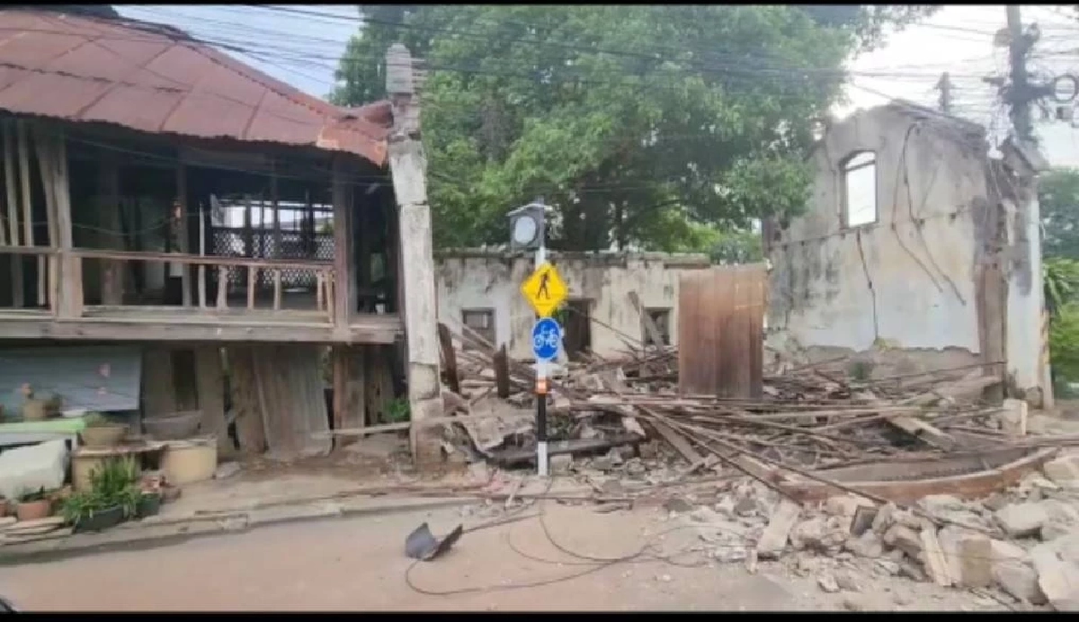 บ้านโบราณอายุ 150 ปี พังถล่ม