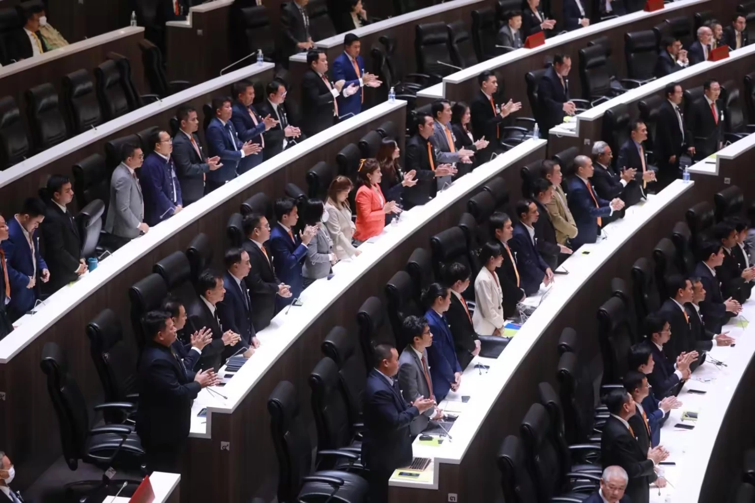 ‘อดีต ส.ส.ร.’เปิดหน้าชน ซัด‘ทักษิณ’ไม่เข็ดส่งคน ตั้งรัฐบาล-เตือน สว.กลับใจ