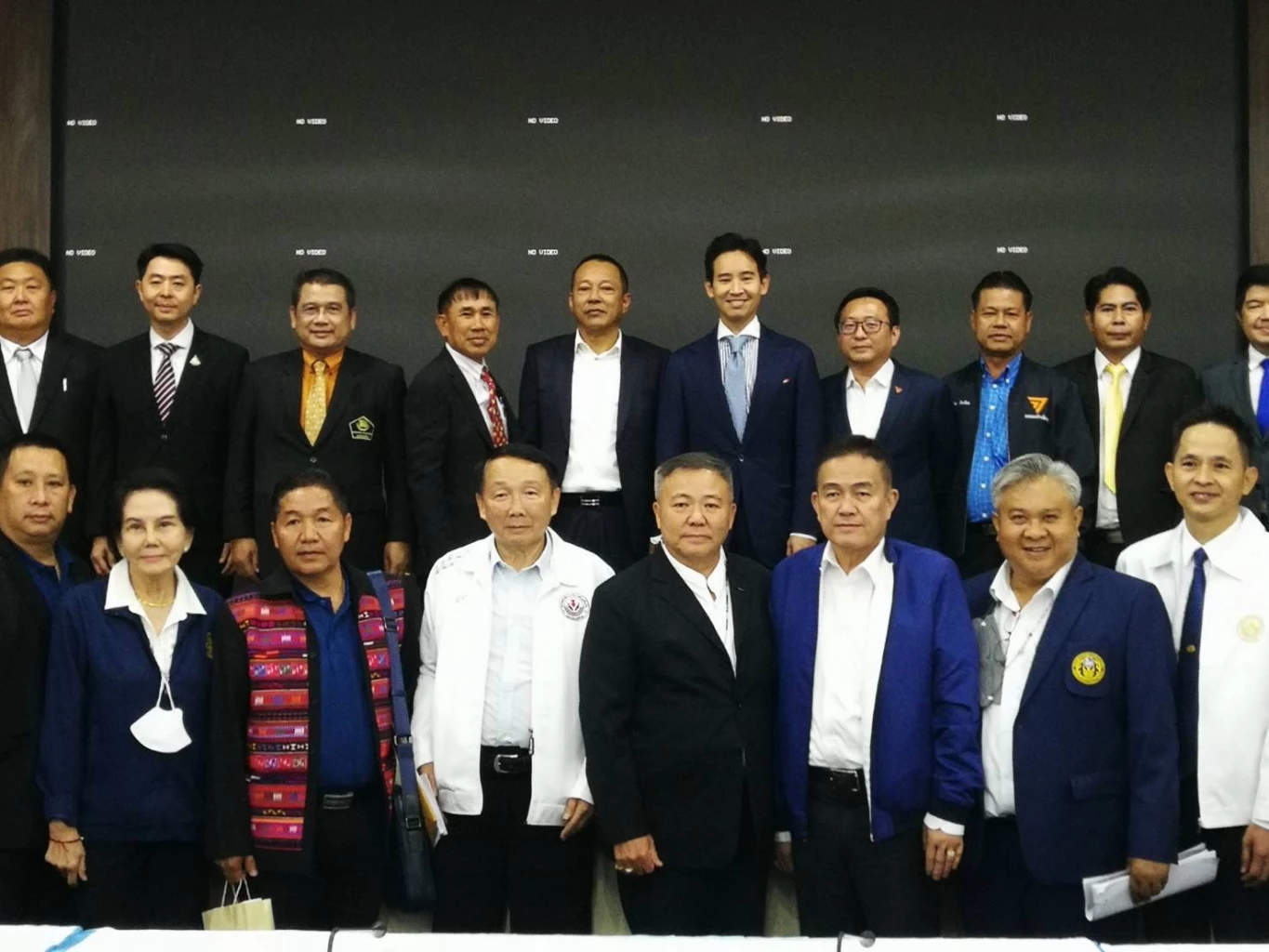 ‘นายกสมาคม อบจ.ฯ’ โอดปชช. เลือก ‘พิธา’ มากี่ล้านไม่สนใจ ล้มล้างกันในสภาฯ