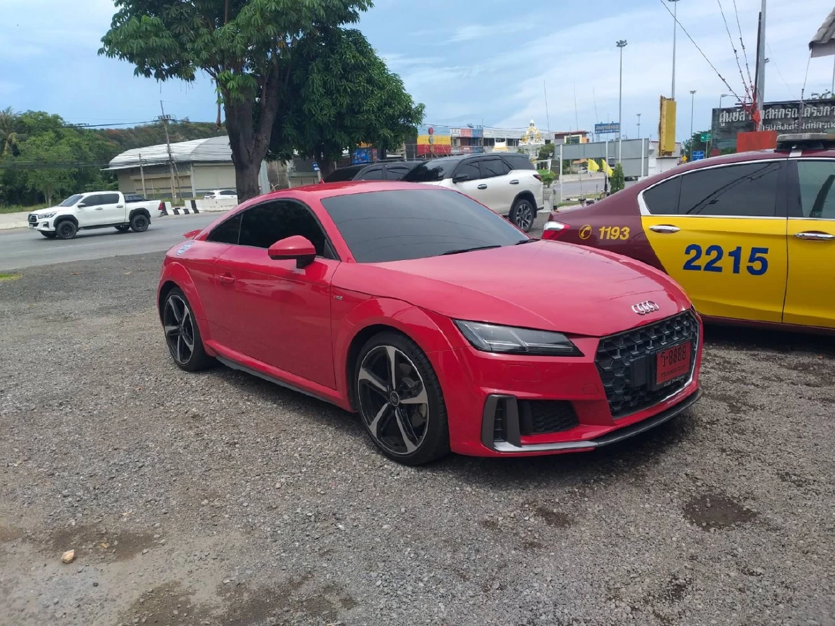 รวบสาวขับออดี้สวมป้ายแดงปลอม