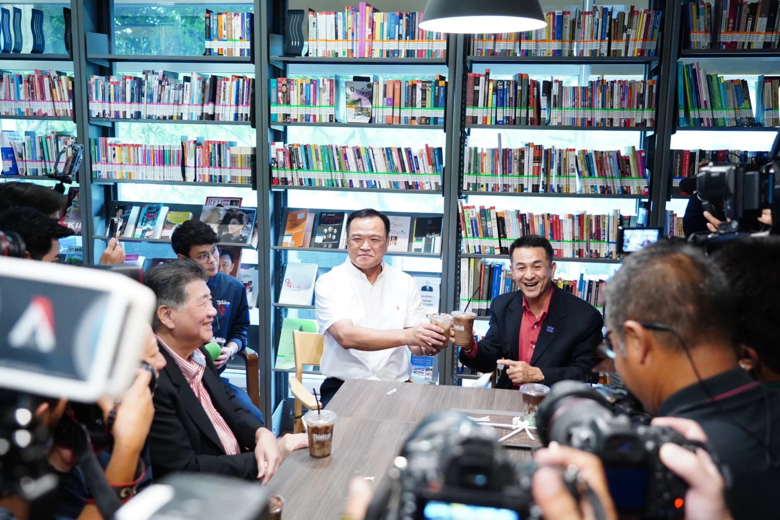 ‘เพื่อไทย’ เปิดดีลไม่ลับ ‘จัดตั้งรัฐบาล’ นับถอยหลัง ‘ปิดสวิตช์’ ฝ่ายปชต.