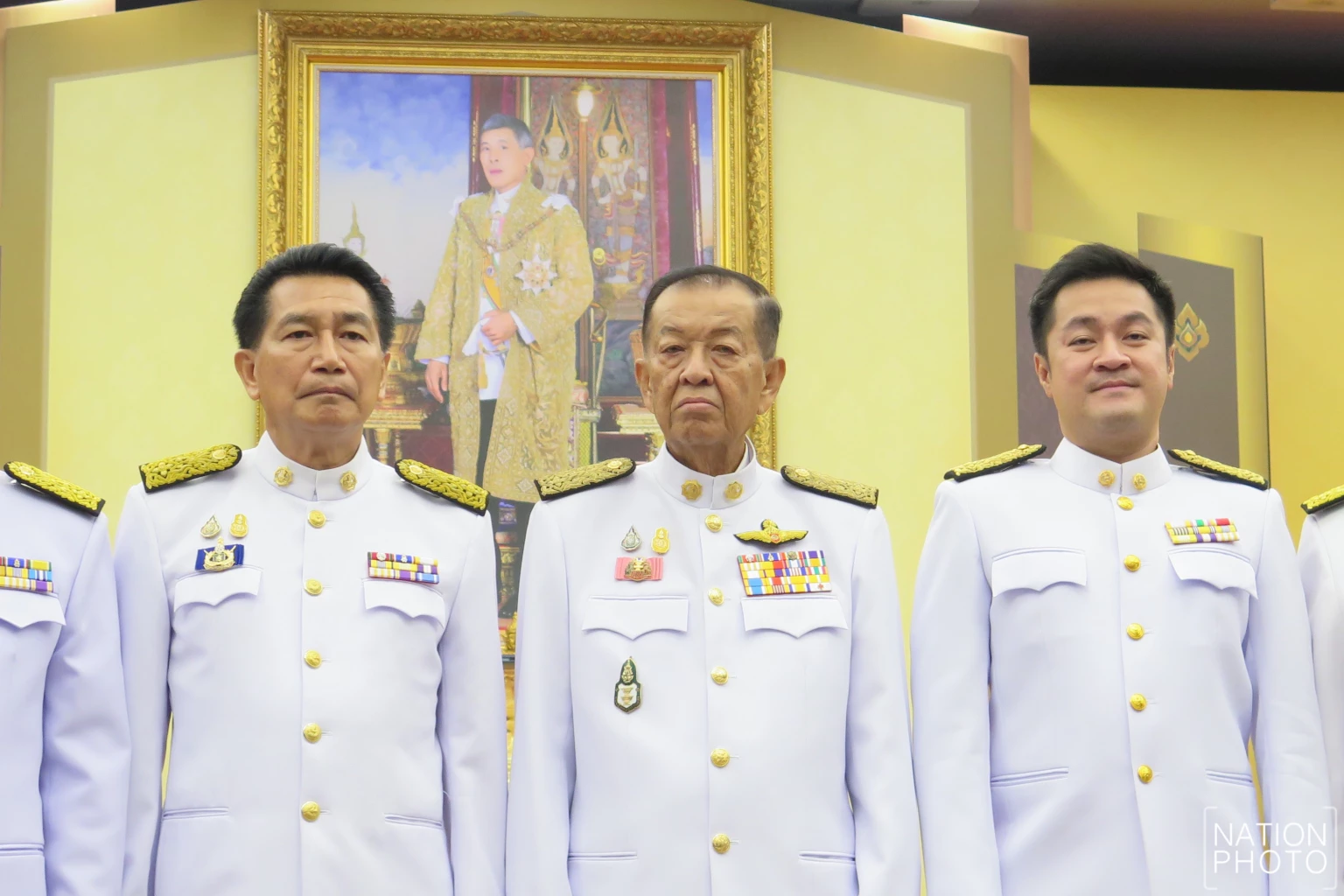 ภาพจากซ้ายไปขวา รองประธานสภาคนที่ 2 - ประธานสภาฯ- รองประธานสภาคนที่1