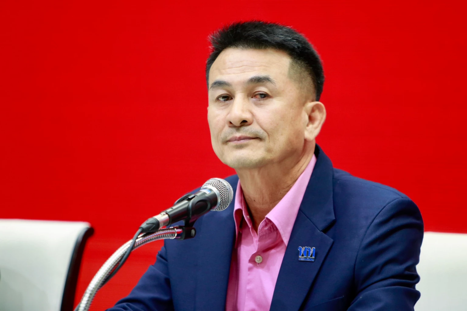 นพ.ชลน่าน ศรีแก้ว